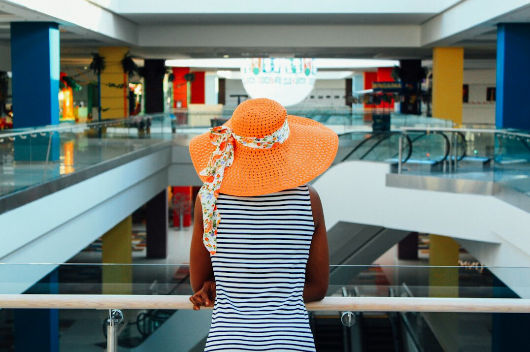 detective investigating mall
